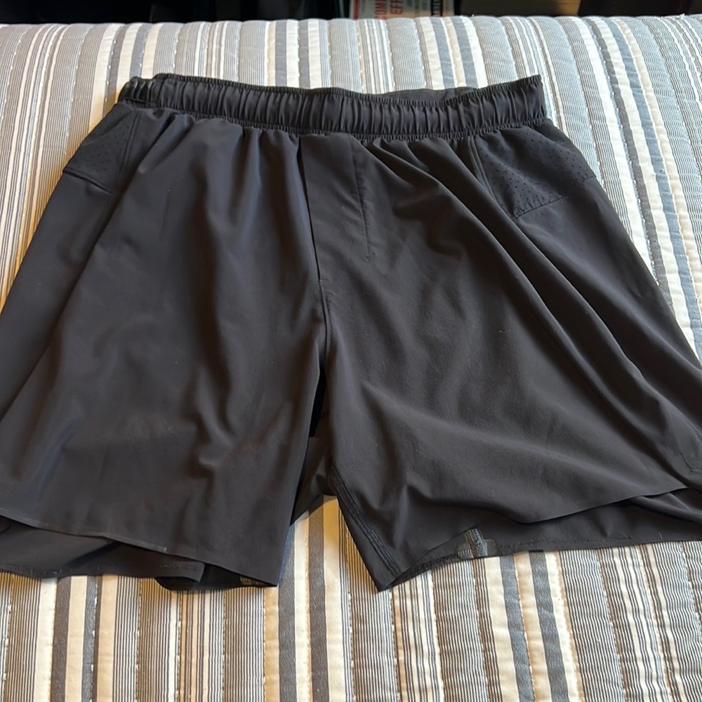 MENS LULU SHORTS